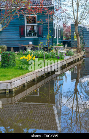 Zaandam, Paesi Bassi, 11 Aprile 2019: case si trova sulla Oude Haven in Zaandam Foto Stock