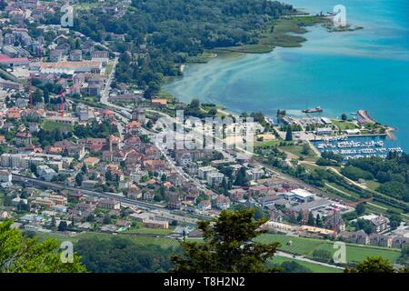 La Svizzera, il cantone di Neuchâtel, città di Neuchatel, funicolare La Coudre, dal vertice che si affaccia sul lago e la sua costa di San Biagio Foto Stock