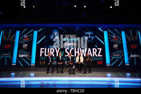 (Da sinistra a destra) BT commentatore sportivo John Rawling, promotore Frank Warren, Tyson Fury, trainer Ben Davison e promotore Bob Arum durante la conferenza stampa a BT Sport Studio, Londra. Foto Stock