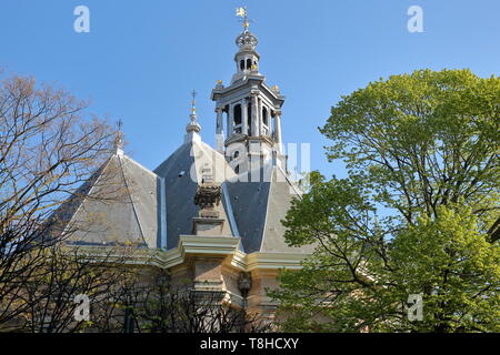 La facciata esterna della chiesa nuova (Nieuwe Kerk), situato sull'Spui all'Aia, Paesi Bassi Foto Stock