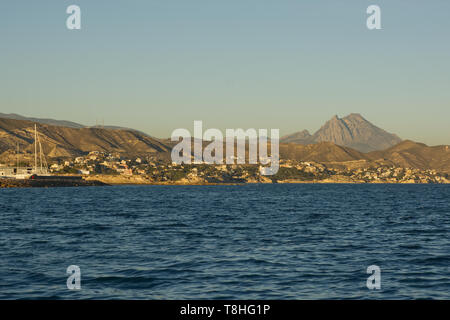 Visualizzare la navigazione dal mare a El Campello vicino a Alicante, Spagna Foto Stock