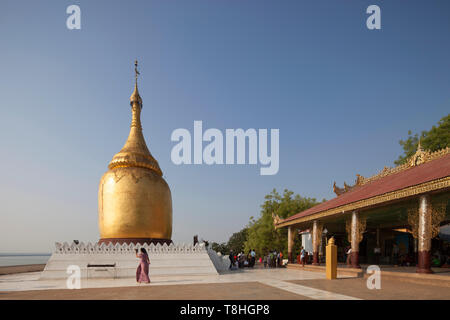 Bu Paya e Fiume Ayeyarwady, Old Bagan village, Mandalay regione, Myanmar, Asia Foto Stock