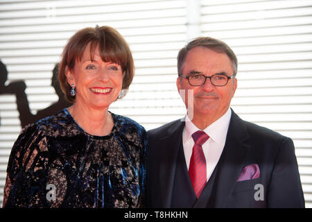 Henriette REKER, Sindaco di Koieln, con marito Perry SOMERS, tappeto rosso, tappeto rosso mostra, Arrivo Arrivo, Tedesco Premio fotocamera, videocamera tedesco Award, a Colonia, 10.05.2019. | Utilizzo di tutto il mondo Foto Stock