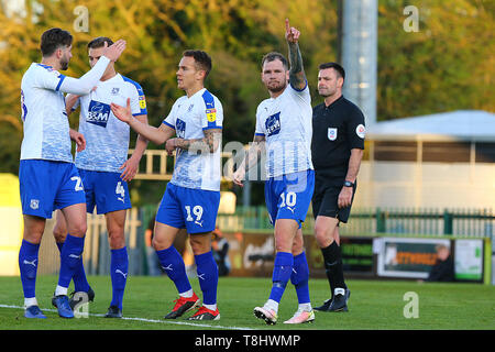 Nailsworth, UK. 13 Maggio, 2019. James Norwood di Tranmere Rovers celebra il suo obiettivo durante il cielo EFL scommettere League 2 Play Off semifinale partita tra Forest Green Rovers e Tranmere Rovers al nuovo prato, Nailsworth, in Inghilterra il 13 maggio 2019. Foto di Dave Peters. Solo uso editoriale, è richiesta una licenza per uso commerciale. Nessun uso in scommesse, giochi o un singolo giocatore/club/league pubblicazioni. Credit: UK Sports Pics Ltd/Alamy Live News Foto Stock