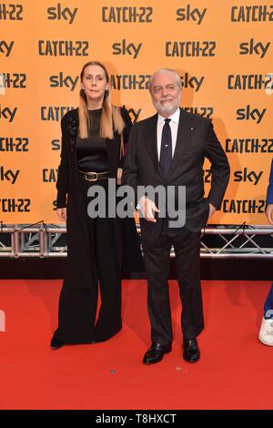 Roma, Italia. 13 Maggio, 2019. Roma, Cinema lo spazio moderno anteprima film 'Catch-22', nell'immagine: Aurelio De Laurentis con sua moglie Credit: Indipendente Agenzia fotografica/Alamy Live News Foto Stock