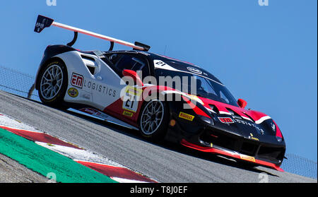 11 maggio 2019 Monterey CA, U.S.A. #21 Danny Baker del nuovo paese competizion entrando nella struttura di cavatappi durante il Ferrari Challenge Gara 1 P/P- AM Weathertech Raceway Laguna Seca Monterey CA Thurman James/CSM Foto Stock