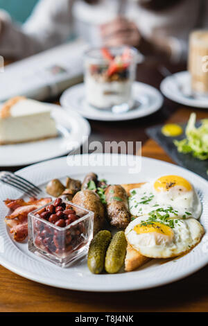 Close-up di una colazione inglese completa Foto Stock