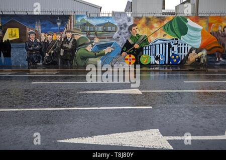 Regno Unito e Irlanda del Nord, Belfast, repubblicani murale su Falls Road nella parte occidentale di Belfast, commemorando il 1916 innalzamento di Dublino Foto Stock