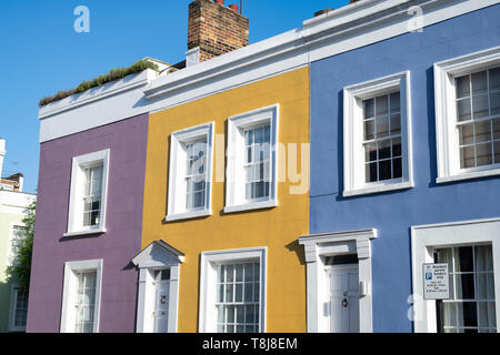 Case colorate, Hillgate posto, Holland Park, Notting Hill, Londra, Inghilterra Foto Stock