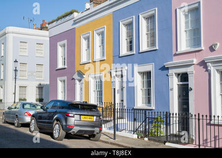 Case colorate, Hillgate posto, Holland Park, Notting Hill, Londra, Inghilterra Foto Stock