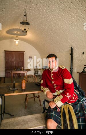 Canada, Nova Scotia, Halifax, Citadel Hill National Historic Site, soldato ri-enactor in uniforme scozzese, signor-CAN-18-01 Foto Stock