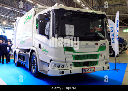 Helsinki, Finlandia. 09 Maggio, 2019. CNG/CBG alimentati a gas Scania L340 B4X2NB rifiutare carrello visualizzati sul Transport-Logistics 2019 in Messukeskus Helsinki, Finlandia. Credito: Taina Sohlman/agefotostock Foto Stock