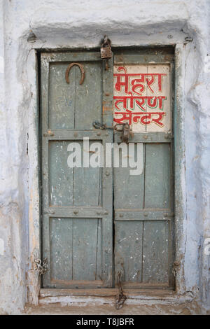 Facciata indiano con colorati tipici porta indiano Foto Stock