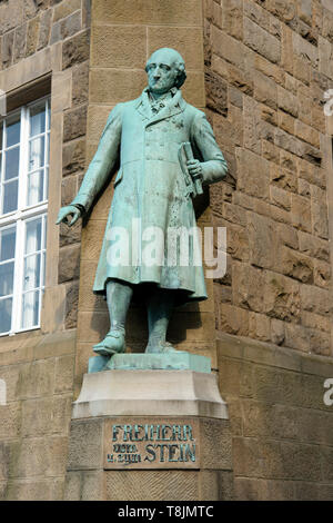 Deutschland, Renania settentrionale-Vestfalia, Wetter (Ruhr), statua von Heinrich Karl Reichsfreiherr vom und zum Stein 1757-1831) am Rathaus Foto Stock