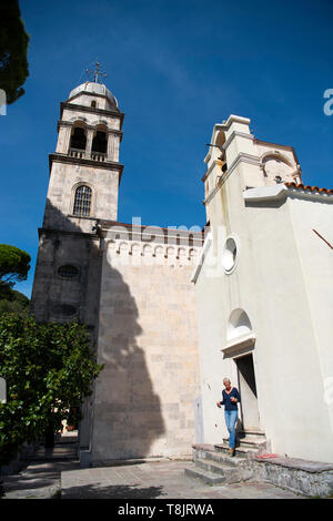 Montenegro, Herzeg-Novi am Eingang der Bucht von Kotor, serbisch-orthodoxes Kloster Savina Große Kirche aus dem 18.Jhd., davor die kleinere, Reich mi Foto Stock