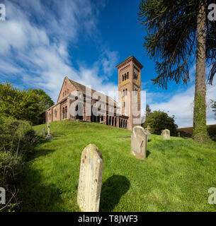 Hoarwithy, Herefordshire, Regno Unito, maggio 2019, la chiesa di Santa Caterina in Hoarwithy Foto Stock