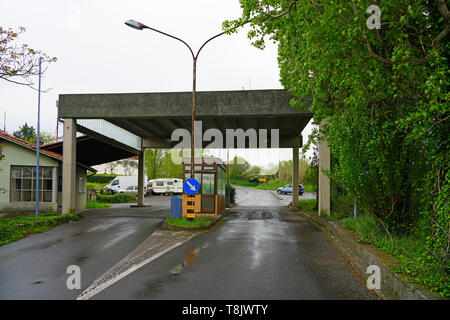 TRIESTE, ITALIA -12 APR 2019- Vista del confine tra Slovenia e la regione autonoma Friuli Venezia Giulia in Italia. Foto Stock