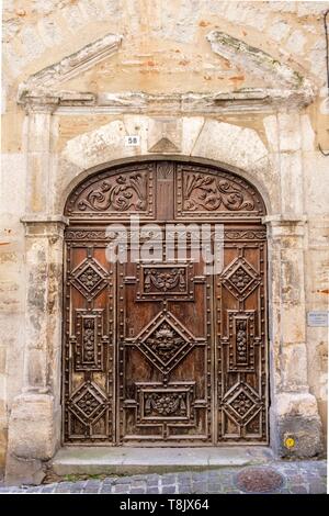 Francia, Lot, Valle del Lot, Cahors, fermata sulla via di San Giacomo, porta del secolo XVII, Chateau du Roi street Foto Stock