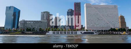 Rotterdam e nuovo fiume Meuse - spedizione su Nieuwe Maas fiume e il porto di Rotterdam - Paesi Bassi economia - economia olandese - Olandese commerce Foto Stock