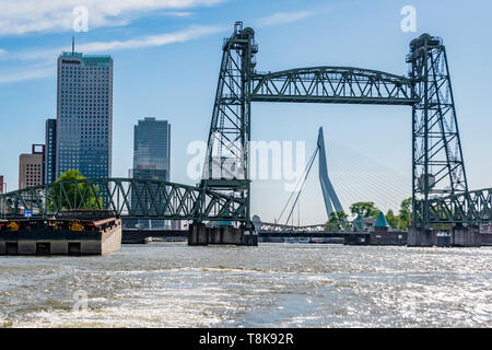 Rotterdam e nuovo fiume Meuse - spedizione su Nieuwe Maas fiume e il porto di Rotterdam - Paesi Bassi economia - economia olandese - Olandese commerce Foto Stock