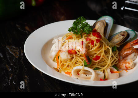 Pesce italiano saghetti con la pasta con le vongole Foto Stock