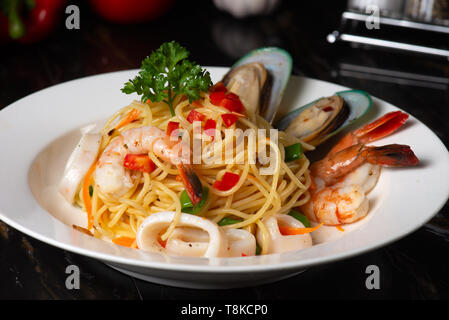 Pesce italiano saghetti con la pasta con le vongole Foto Stock