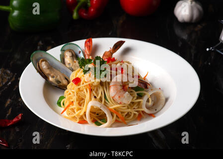 Pesce italiano saghetti con la pasta con le vongole Foto Stock