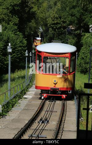 Germania, Baden Wurttemberg, Karlsruhe, Durlach, Il Turmberg funivia collega il distretto di Durlach al Turmberg hill Foto Stock