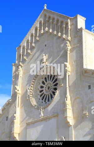 In Italia, Basilicata, Matera, troglodite città vecchia elencati come patrimonio mondiale dall' UNESCO, Capitale Europea della Cultura 2019, il Duomo in stile romanico del XIII secolo ristrutturato nel XVIII secolo, portico principale Foto Stock