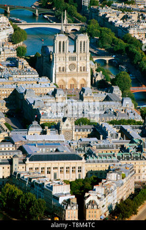 Francia, Parigi (75), area elencati come patrimonio mondiale dall'UNESCO, la cattedrale di Notre Dame a l'Ile de la Cité (vista aerea) Foto Stock