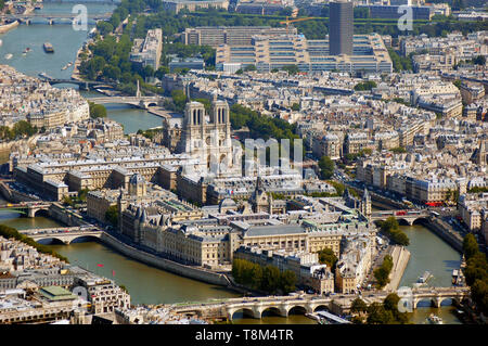 Francia, Parigi (75), area elencati come patrimonio mondiale dall'UNESCO, la cattedrale di Notre Dame a l'Ile de la Cité (vista aerea) Foto Stock