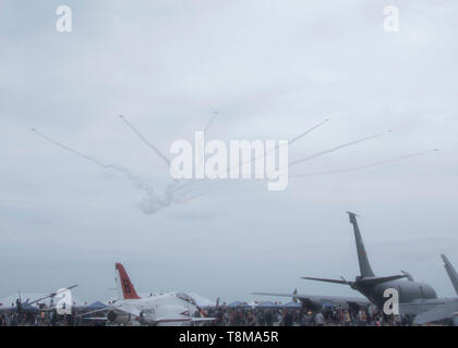 La GEICO Skytypers Air Show Team effettuano presso la "Legends in volo' JBA Air & Space Expo a base comune Andrews, Md., 11 maggio 2019. L'aria mostrate Featured antenna diversi team di dimostrazione e più di 40 aerei statici visualizza. (U.S. Air Force photo by Staff Sgt. Jared Duhon) Foto Stock