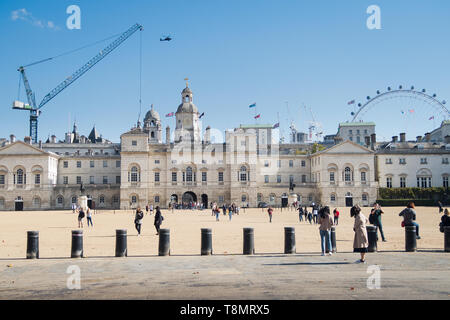 London, Regno Unito - 11 ottobre 2018, la sfilata delle Guardie a Cavallo terreno in Londra con sullo sfondo il London Eye Foto Stock