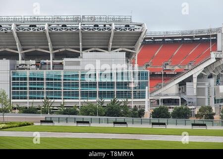 CLEVELAND, Stati Uniti d'America - 29 giugno 2013: FirstEnergy Stadium vista esterna in Cleveland. Essa è la casa della squadra NFL Cleveland Browns. Foto Stock