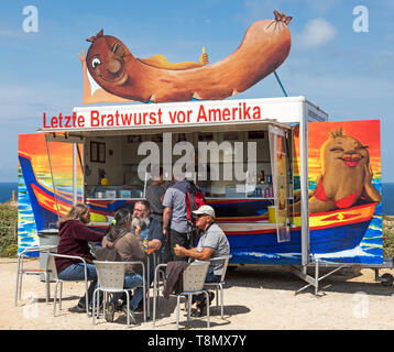 Ultimo bratwurst prima America hotdog salsiccia cibo da asporto stallo, Cabo de São Vicente, Cape St Vincent, Algarve, PORTOGALLO Foto Stock