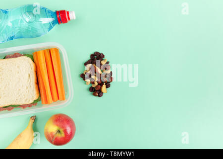 Mangiare sano un sandwich in lunchbox Foto Stock