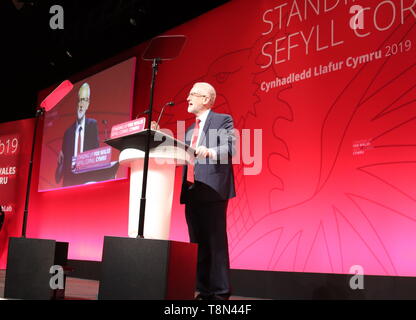 Jeremy Corbyn, leader del partito laburista, parla alla manodopera delegati e visitatori presso la Welsh conferenza del lavoro a Venue Cymru dotate: Jeremy Corbyn dove: Llandudno, Regno Unito quando: 13 Apr 2019 Credit: WENN.com Foto Stock