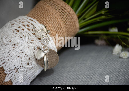 Nozze bouquet di fiori di giallo e rosa rose Foto Stock
