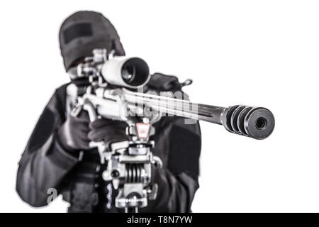 La polizia delle forze speciali sniper mirando con un fucile Foto Stock