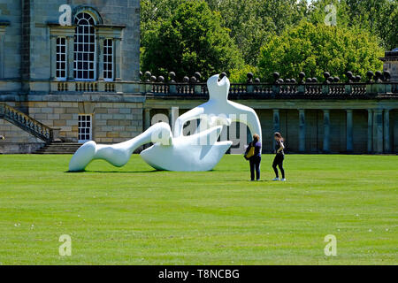 Henry Moore la scultura a houghton hall, Norfolk, Inghilterra Foto Stock