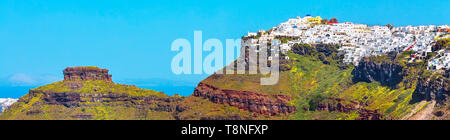 Ampio panorama banner dell'isola di Santorini, Grecia. Imerovigli città e villaggio Skaros rock Foto Stock