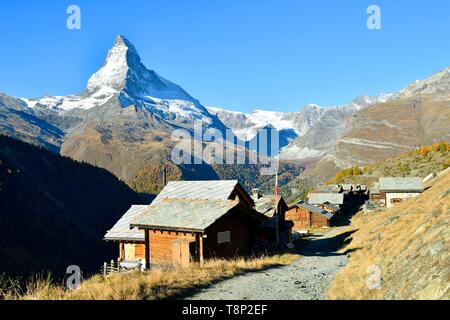 La Svizzera nel canton Vallese, Zermatt, Findelntal (Findeln valley), frazione Findeln e Cervino (4478m) Foto Stock