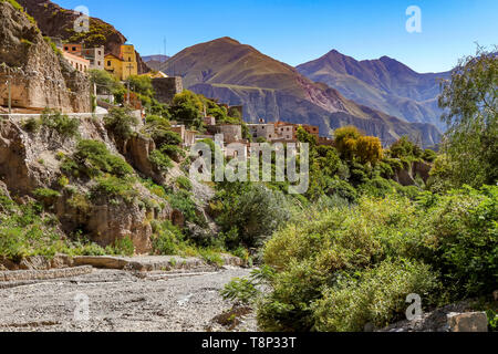 Vista del paesaggio di un piccolo villaggio di Iruya, Argentina, America del sud in una giornata di sole. Foto Stock