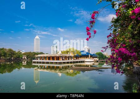 Sri Lanka, Colombo, Wekanda distretto, Vederema Malakaya tempio buddista nel lago di Beira Foto Stock