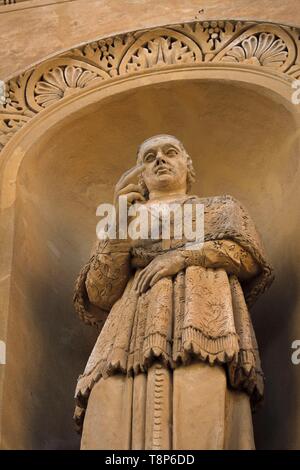 Francia, Alpes Maritimes, Menton, Place de la concezione, cappella dell'Immacolata Concezione o cappella dei Penitenti Bianchi, costruita tra 1680 e 1687, ingresso, statua di San Carlo Borromee Foto Stock