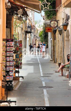 RETHYMNON, Grecia - 23 Maggio 2013: la gente visita Città Vecchia di Rethymno, Creta, Grecia. È la terza città più grande dell'isola. Creta attrae 2.8 mill Foto Stock