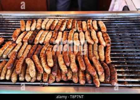 La cucina tedesca - grigliate di Franconia (salsicce bratwurst) di Norimberga. Foto Stock