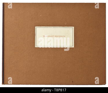 Generale della fanteria Rudolf Schmundt - una cartella di fotografia presentata dal generale Specht di grandi dimensioni fotografia di un unità di esercito marciando a fianco di Hitler Gioventù di fronte alla Potsdam chiesa Garrison, in un appositamente realizzati marrone Cartella di presentazione con la scritta "13. Agosto MCMXLIV' e la dedizione (tr) per GENERALE DELLA FANTERIA SCHMUNDT con i migliori auguri per una pronta guarigione!", rilasciato "Potsdam, im Agosto 1944' e firmato dal tenente generale Karl-Wilhelm Specht, ispettore generale per la junior unità di leadership. Rudolf Schmundt, il capo del personale dell'esercito off, Editorial-Use-solo Foto Stock