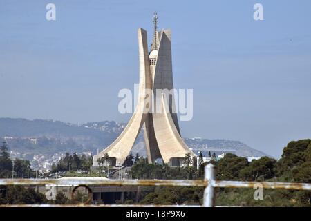 I martiri " Memorial su 25.03.2019 in Algier. I quasi 100 metri di altezza è il monumento che ricorda la guerra civile e l'indecisione - Algeria. | Utilizzo di tutto il mondo Foto Stock