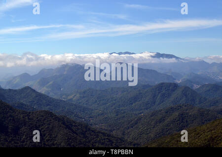 Montagne Vista del Bonet Rock in Petropolis, Rio de Janeiro, Brasile Foto Stock